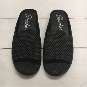 Black Skechers Slipons